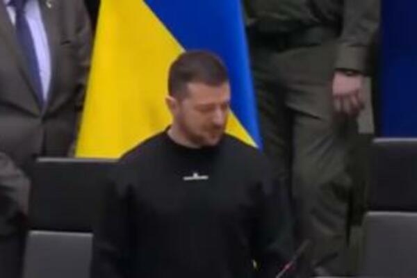 ZELENSKI ODRŽAO ISTORIJSKI GOVOR, JEDVA SUZDRŽAVAO SUZE: Obrušio se na Putina, njegove reći će ODJEKNUTI (VIDEO)