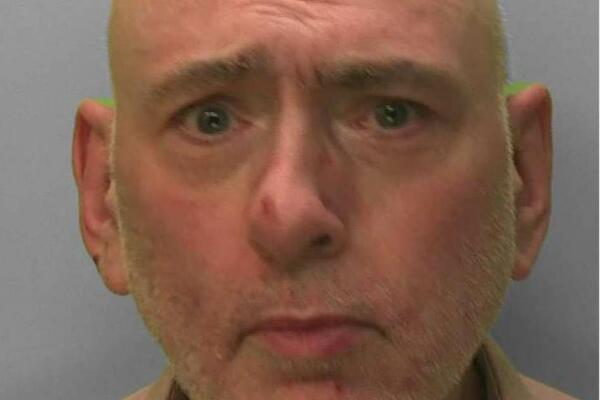 GLUMIO JE SVEŠTENIKA ZA PRIMER: Kada mu je POLICIJA upala u KUĆU imala je šta i da VIDI U FIOCI, HOROR