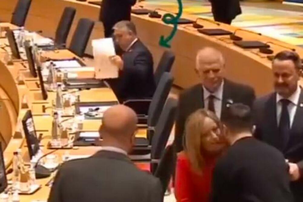 ZBOG OVOG SNIMKA SVI SE SMEJU VIKTORU ORBANU: Sve se vidi, da li je moguće da ovo radi? (VIDEO)