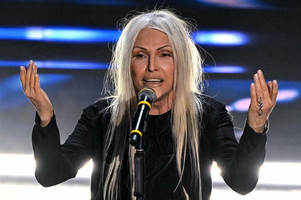 SKANDAL NA SAN REMU! Novinari tvrde da su se OVE DVE PEVAČICE sukobile, a palo je i POLIVANJE