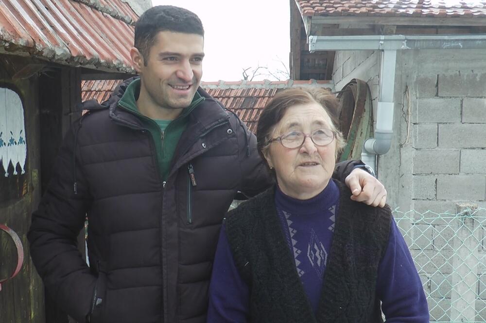 PREDRAG I BAKA DOBRINKA NAPRAVILI SAMO TAKAV BIZNIS: Postali NAJVEĆI proizvođači NEOBIČNOG PIĆA na Balkanu! (FOTO)