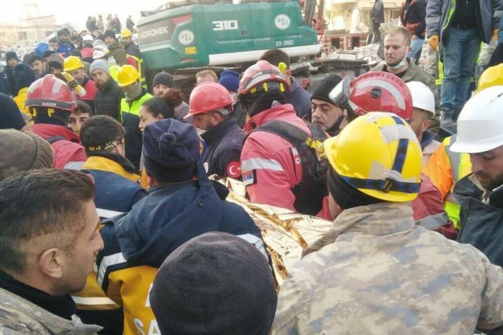 LEKARI OTKRILI U KAKVOM SU STANJU PREŽIVELI U TURSKOJ: Mnogi pokazuju znake posttraumatskog stresa (FOTO)