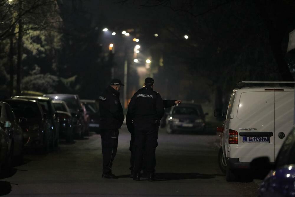 BOLNE SLIKE SA MESTA ZLOČINA U GROCKOJ: Policajac jeca i plače, komšije ne mogu da veruju šta se desilo (FOTO)