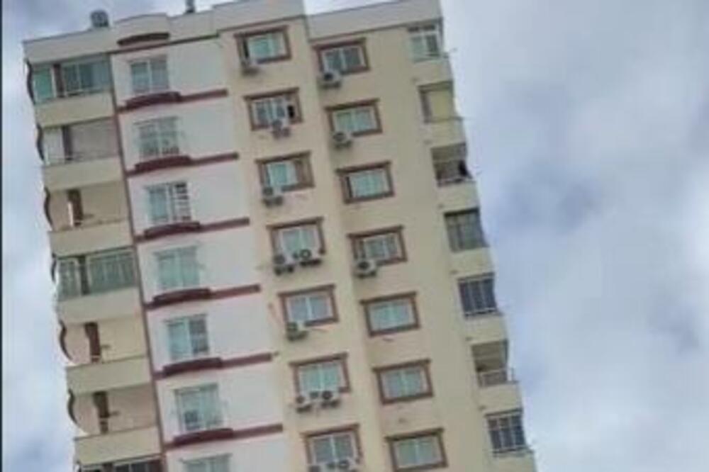 POJAVIO SE NOVI DRAMATIČNI SNIMAK IZ TURSKE, OVAKO IZGLEDA APOKALIPSA: Zgrada popucala na SVE STRANE (VIDEO)