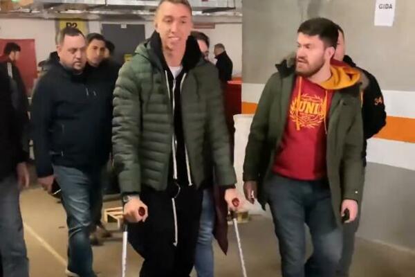 SVI BRUJE O FUDBALERU NA ŠTAKAMA KOJI POMAŽE UGROŽENIMA! Ovako se opravdava kapitenska traka, KAPA DOLE! (VIDEO)