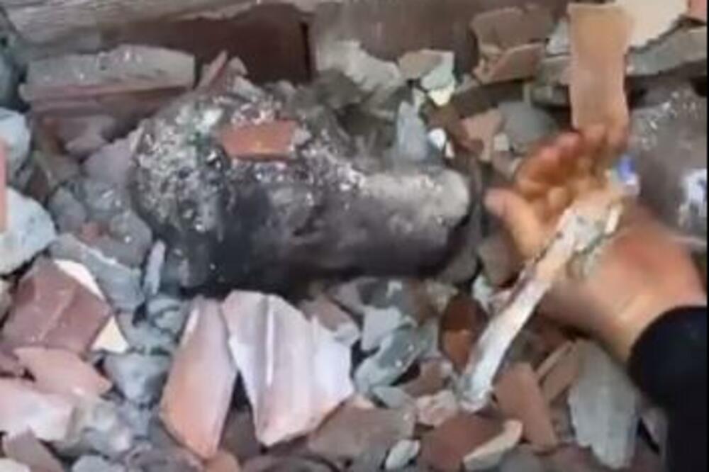 "NJEGOVO IME JE ČUDO": Pas proveo preko 90 sati ispod ruševina, POTRESAN SNIMAK SPAŠAVANJA tera suze na oči (VIDEO)