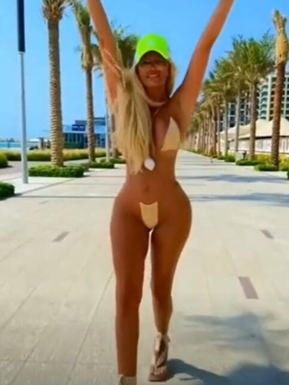 Jelena Karleuša u bikiniju