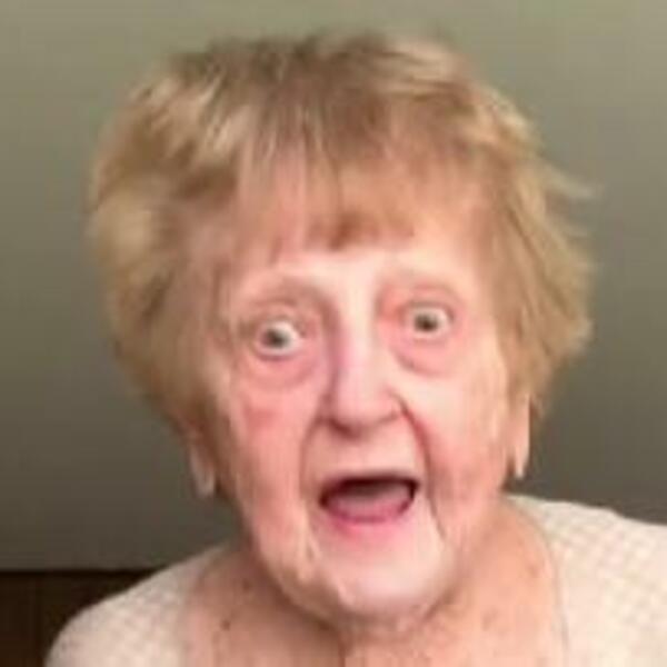 BAKA (92) IZAŠLA NA DEJT POSLE 25 GODINA: Opljuvala je čoveka ZA SVE PARE, pazite samo ŠTA JE IZNELA JAVNO (VIDEO)