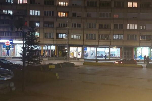 FILMSKA AKCIJA U PRIBOJU: Pištoljem tukao radnicu menjačnice, pa "PAO" u sačekuši