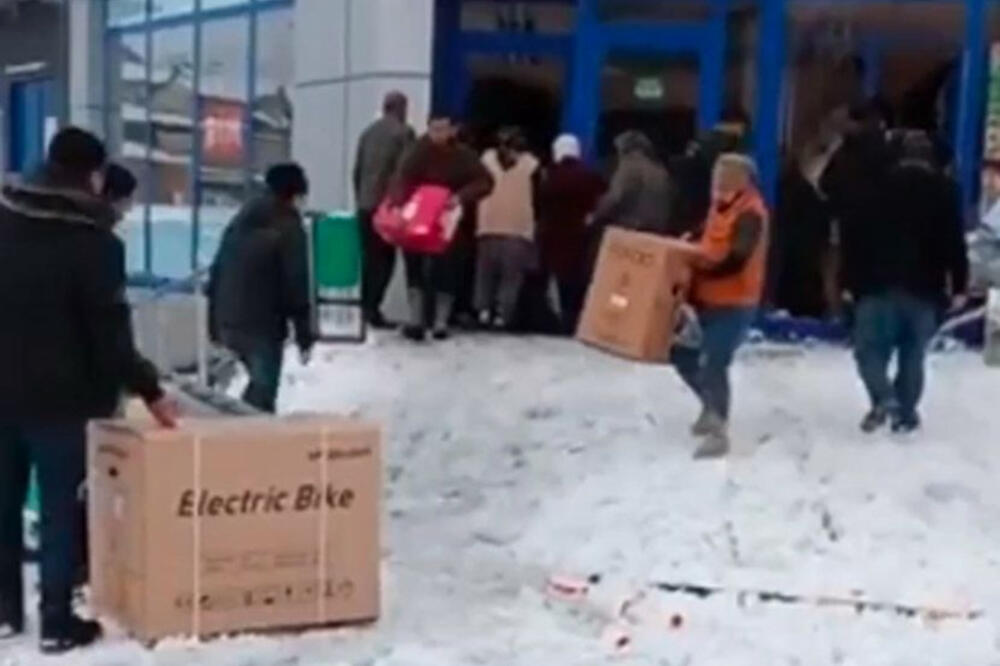 NOVI UŽAS U TURSKOJ: Ljudi masovno PLJAČKAJU po prodavnicama, isplivao skandalozan VIDEO