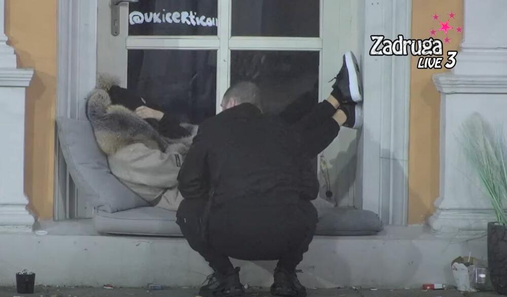 Anđela oterala Zvezdana od sebe