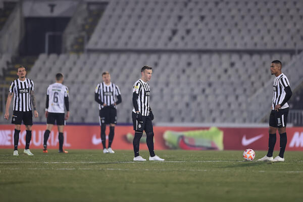 "OSTAVITE IGRAČE NA MIRU, ONI ŽIVE OD OVOGA!" Varniči u Partizanu - čeka se da neko preduzme ODGOVORNOST