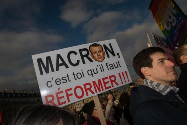 MILIONI LJUDI NA ULICAMA FRANCUSKE: Mnogi gradovi BLOKIRANI, Pariz ŽARIŠTE - građani protiv novog zakona o penziji