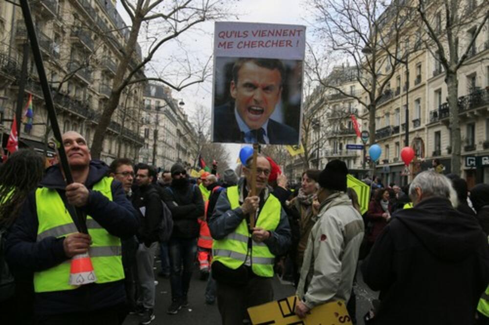 U PARIZU VEČERAS PROTESTI: Oko 2.5000 ljudi izašlo na ULICE