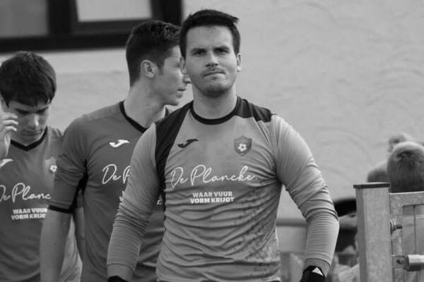 UŽASNA SMRT NA TERENU: Golman odbranio penal pa se samo srušio - nije mu bilo spasa!