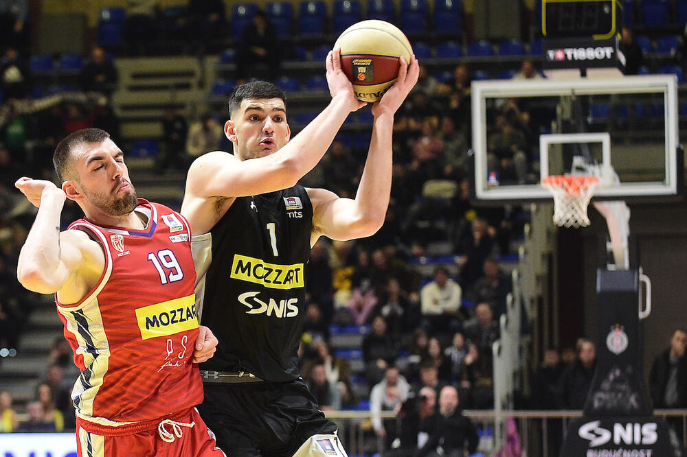 Tristan Vukčević (desno) na utakmici Partizana i čačanskog Borca