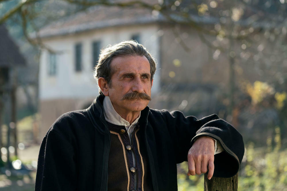 ISPRAĆEN! Poznati srpski GLUMAC otišao u PENZIJU