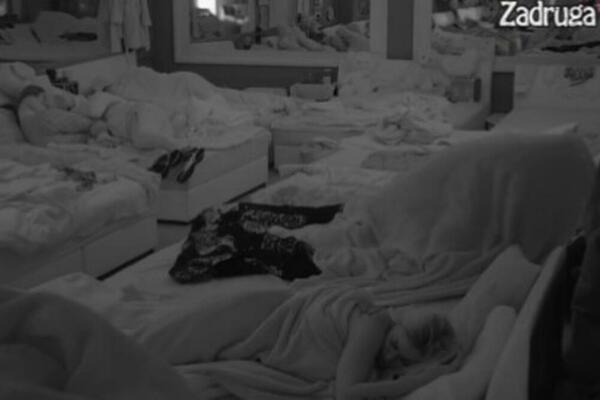 ZAR PRED SVIMA? 60 SEKUNDI vrele AKCIJE u kojoj je Miljana pokazala u KAKVOJ JE KONDICIJI, NEMAJU TRUNKE SRAMA