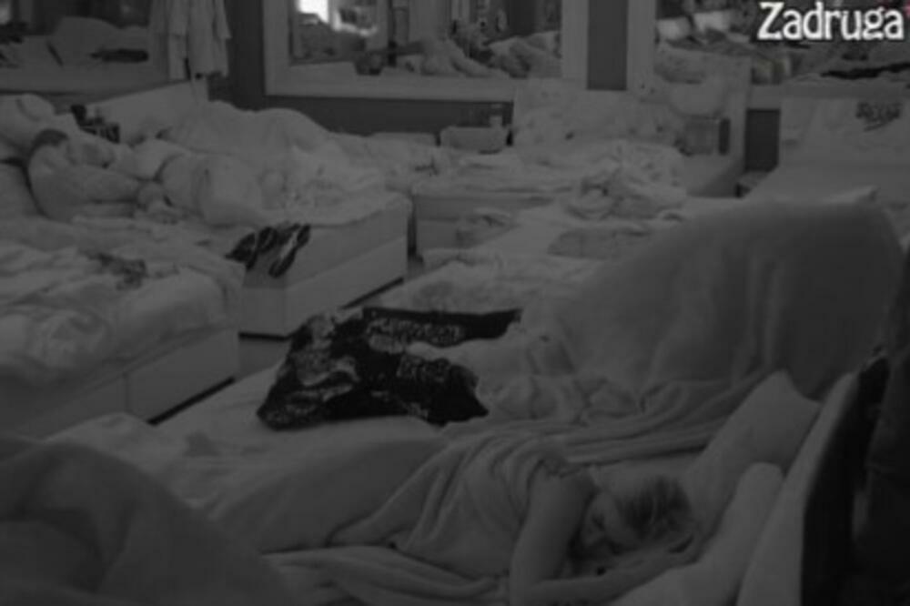 ZAR PRED SVIMA? 60 SEKUNDI vrele AKCIJE u kojoj je Miljana pokazala u KAKVOJ JE KONDICIJI, NEMAJU TRUNKE SRAMA