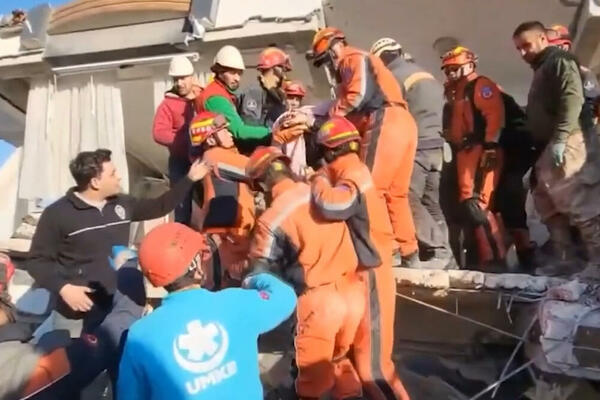 Kineski spasilački tim u Turskoj: Odmah započeli rad s lokalnim timovima (VIDEO)