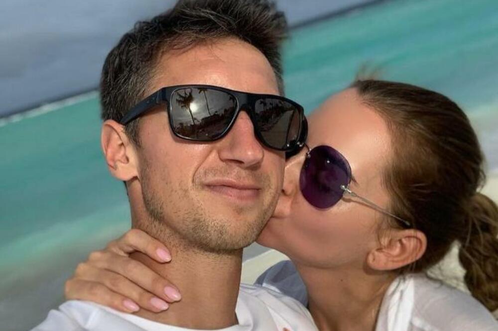 OSTAVILA GA ŽENA ZBOG RATA U UKRAJINI, A ĐOKOVIĆA SRAMNO PROZIVAO! Teniser vojnik u PAKLU zbog svojih odluka! FOTO