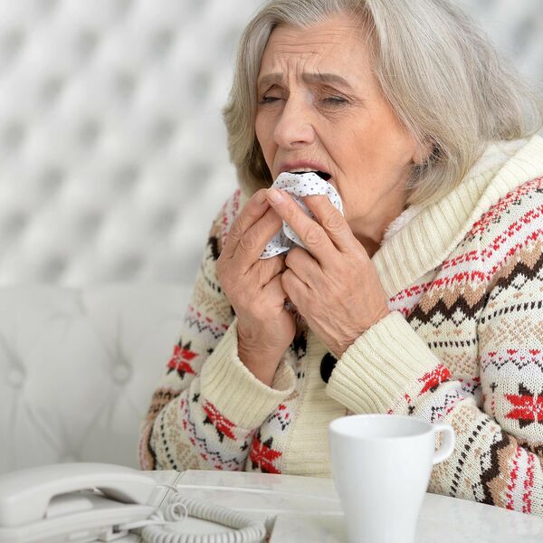 SRBE MASOVNO MUČI SUVI KAŠALJ, EVO ŠTA SVE TRENUTNO VLADA: Ovi lekovi su spas, pomažu da noću lakše zaspite!