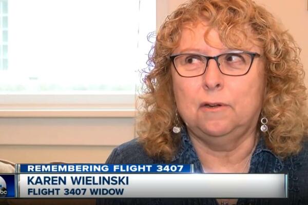 AVION IM JE ULETEO U KUĆU, SVI PUTNICI SU NASTRADALI: Srušio se u SOBI, a žena je GLEDALA HOROR pred svojim OČIMA