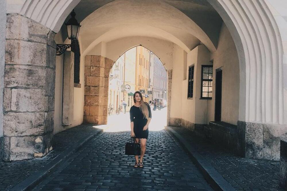 OGLASILA SE DEVOJKA FUDBALERA KOJI JE PRIZNAO DA JE GEJ! Zajedno imaju sina (FOTO)