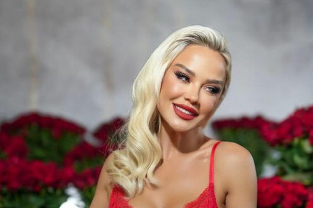 NAGRADA ZA NAJBOLJEG MUŽA GODINE! Pevačica objavila poklon za DAN ZALJUBLJENIH, 3500 RUŽA, a od nje ZASTAJE DAH