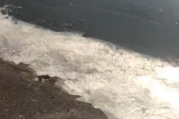 EVO ŠTA SE DEŠAVALO NA SREBRNOM JEZERU U TRENUTKU ZEMLJOTRESA: Kamera SVE zabeležila! (VIDEO)