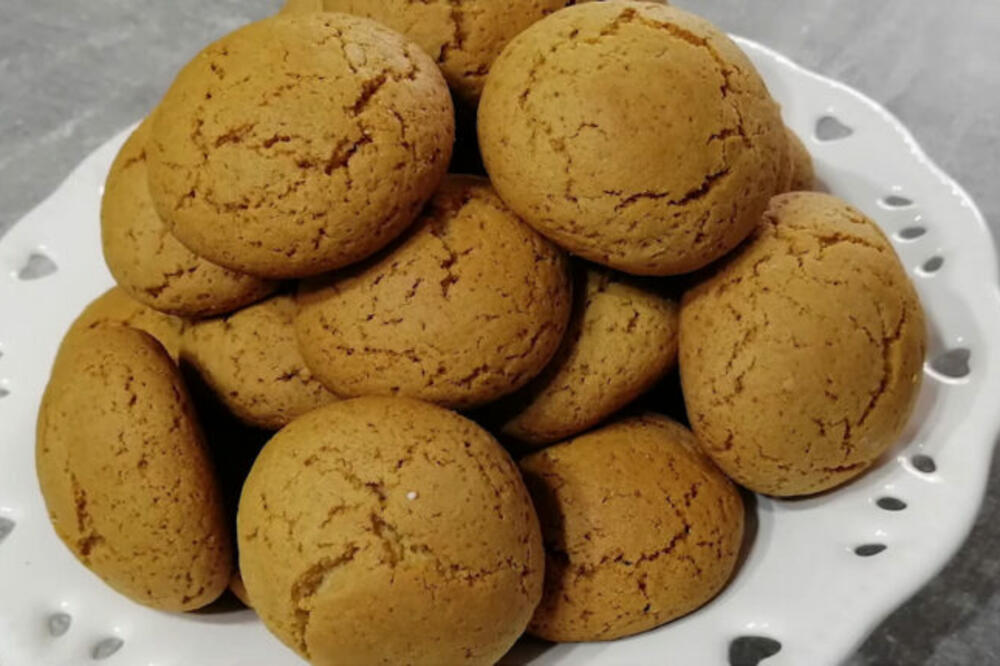 SOČNI MEDENJACI KOJE SU NAM BAKE PRAVILE: Jednostavan recept koji MIRIŠE NA DETINJSTVO - poslastica za SVA ČULA