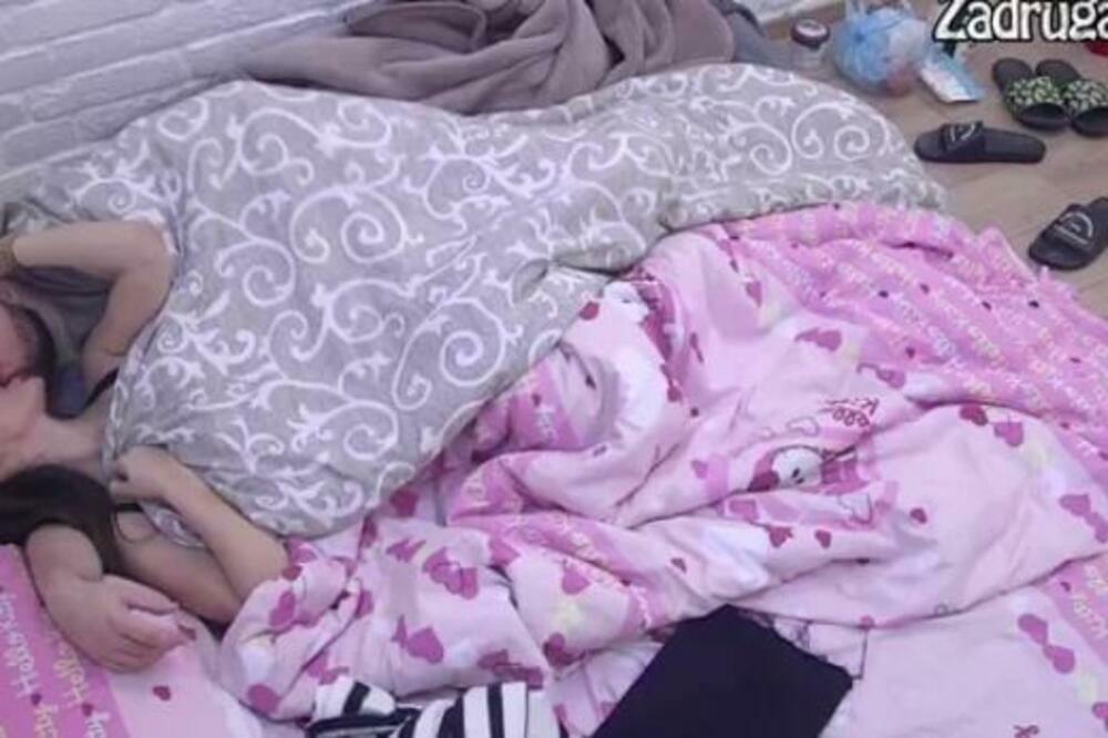 KAKO JE MOGUĆE DA OVO URADI NA ŽENINE OČI!? Zvezdan i Anđela AKCIJALI u Zadruzi, SNIMAK BEZ CENZURE kruži