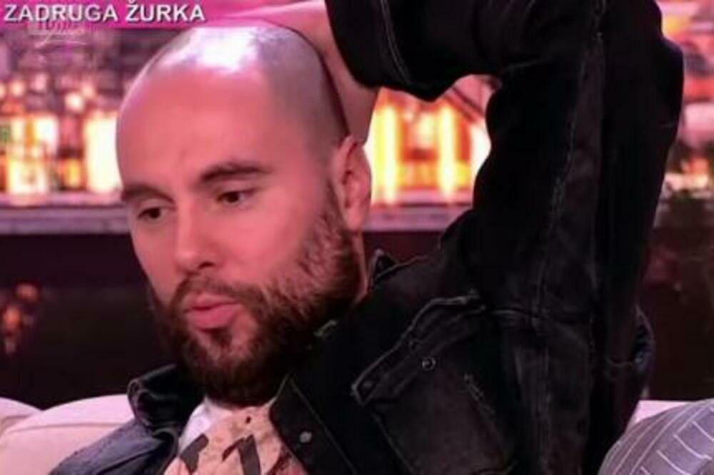 KAKAV BLAM ZVEZDANA SLAVNIĆA: Nije znao pitanje iz škole, svi ostali u NEVERICI nakon ODGOVORA