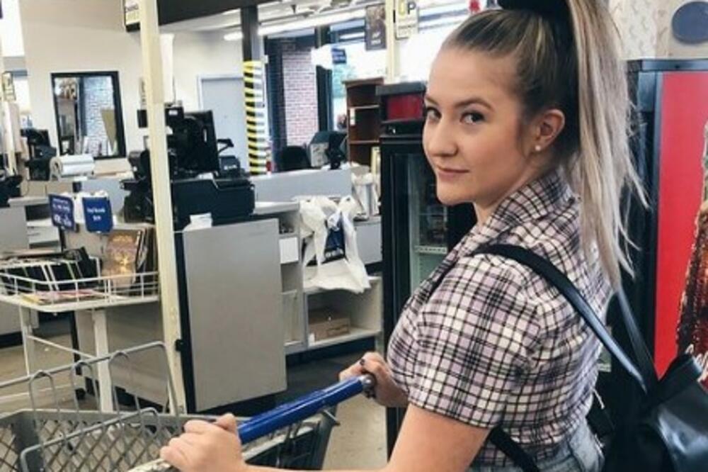 POZNATA PEVAČICA SMANILA GRUDI, PA PLAKALA OD BOLOVA: Posle devet meseci usledio je novi ŠOK (FOTO)