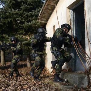 OTKRIVENA TAJNA BAZA NA 50KM OD SRBIJE?! Misteriozni objekat u brdima uteruje strah u kosti, svi naoružani do zuba!