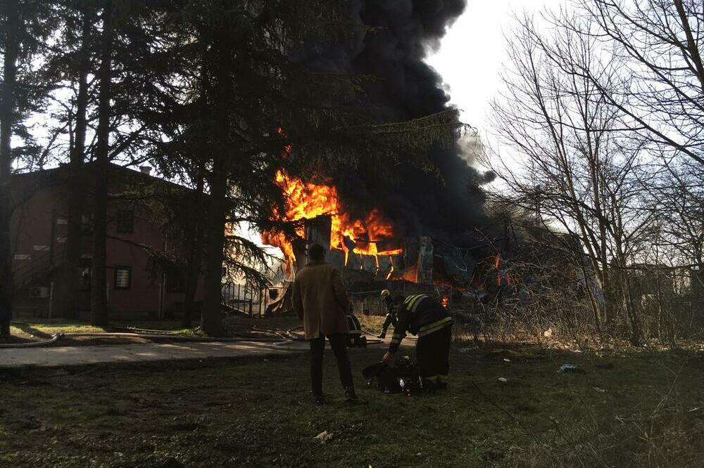 OGLASIO SE MUP POVODOM POŽARA U BEOČINU: "Nisu ugroženi ni šumski kompleksi, kao ni putni pravci i imovina" (VIDEO)