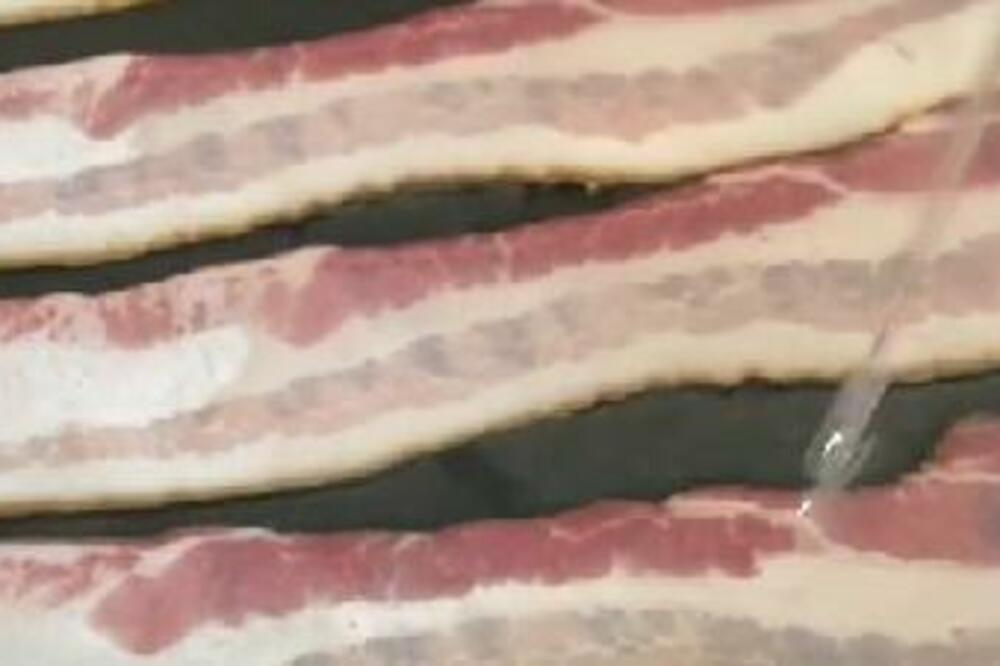 Kako utiče na naše telo ako jedemo svinjsku mast, slaninu i luk svaki dan? Jedan stručnjak ima zanimljiv odgovor