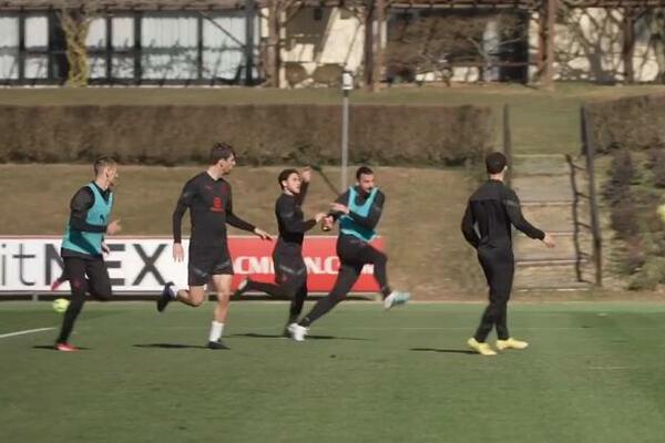 IBRA IGRAO U TANDEMU SA ROĐENIM SINOM! Krv nije voda - Šveđanin delio lekcije klincima! (VIDEO)