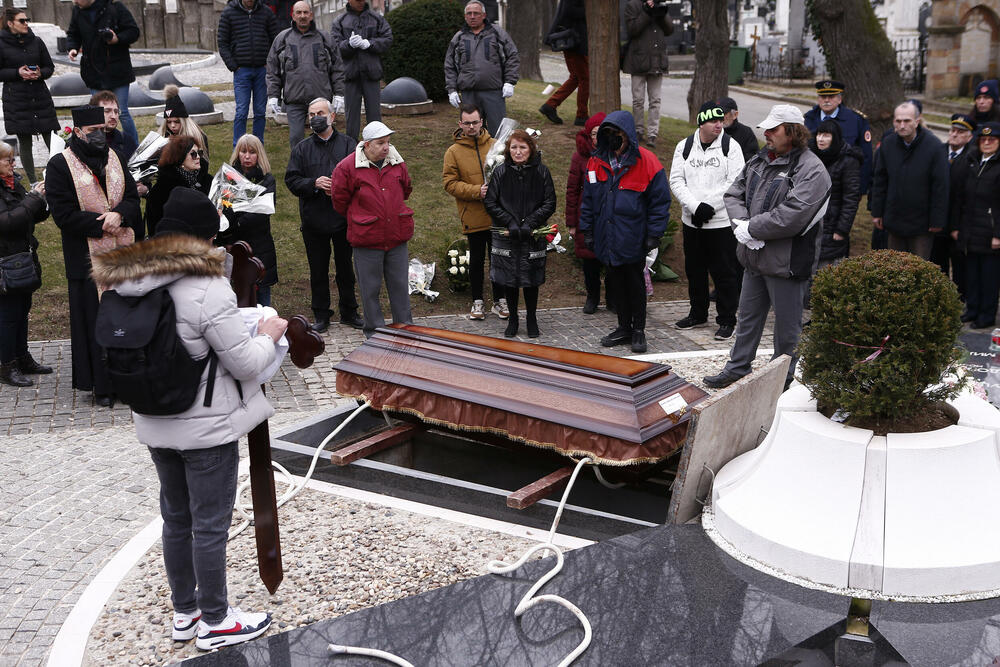 Branka je sahranjena u potpunoj tišini, bez ikakvog govora.