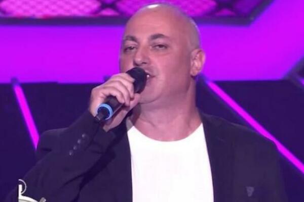 NAŠEM PEVAČU IZGORELA KUĆA U OBRENOVCU: Veliki požar u UTORAK uzeo sve, evo gde je sada sa DETETOM