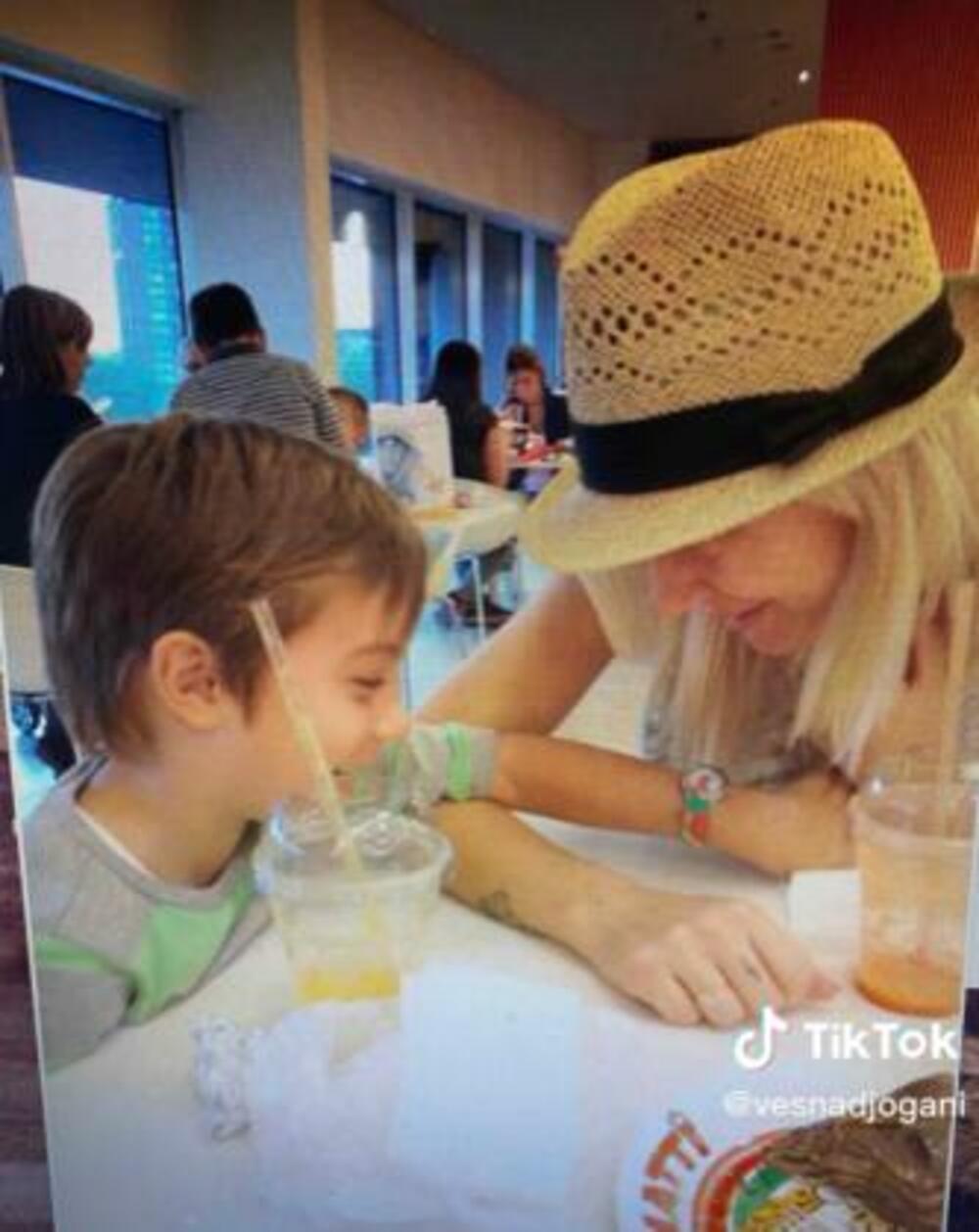 Vesna je podelila i staru fotografiju