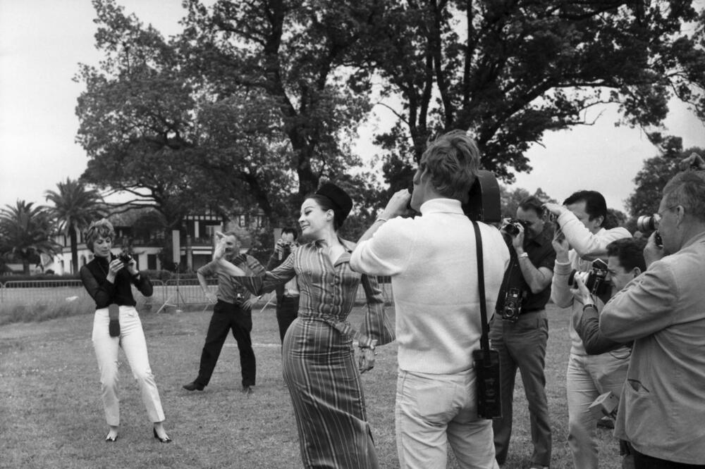 DOK JE PEVALA TITU NAPRAVILA LAPSUS ZBOG KOG SE UKOPALA: Ovo je jedina žena u JUGI koja je SMELA DA POLJUBI MARŠALA