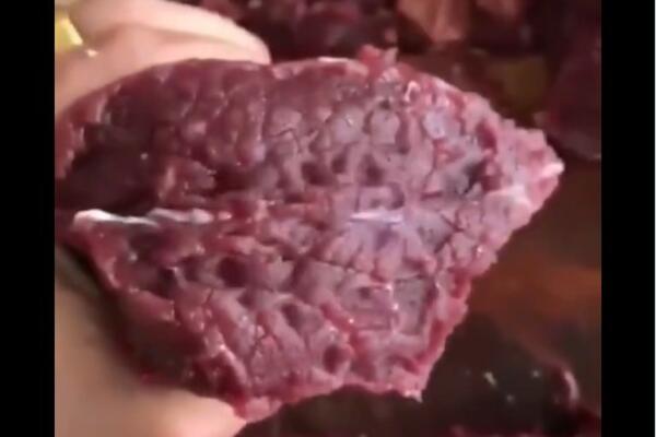 Koje sve bakterije postoje u sirovom mesu? Spisak je jeziv, još ako ga perete s vodom to je samoubistvo