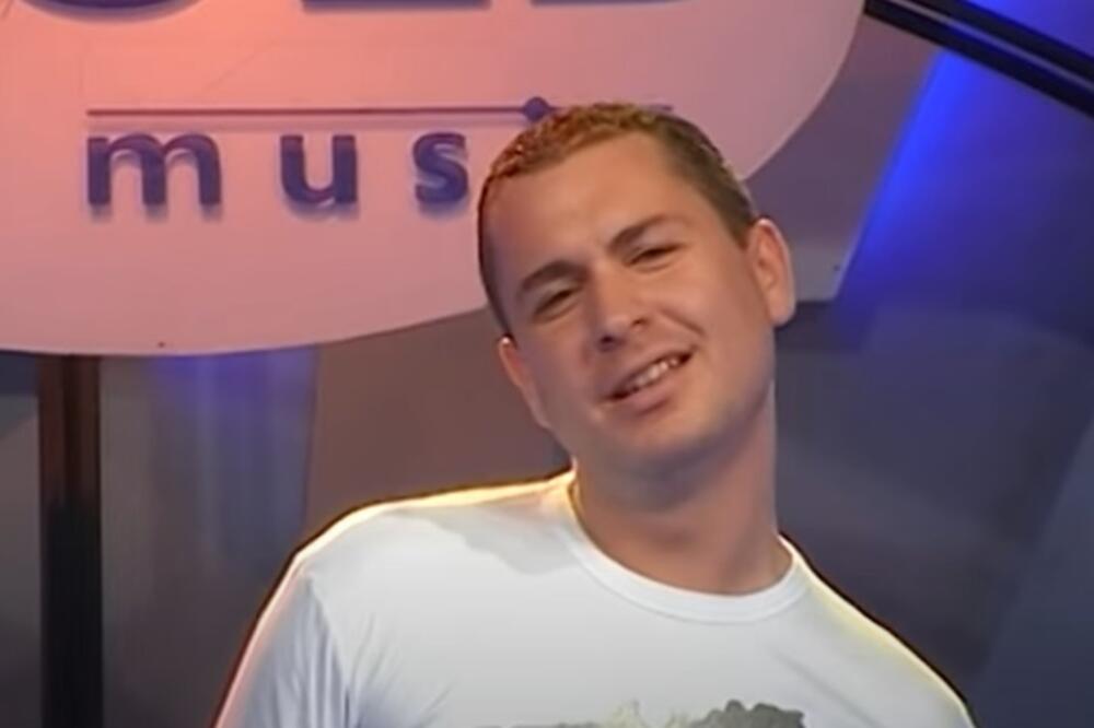 Nekada su ga žene obožavale, a evo kako pevač danas izgleda: Rešio da se povuče sa javne scene, a evo od čega živi