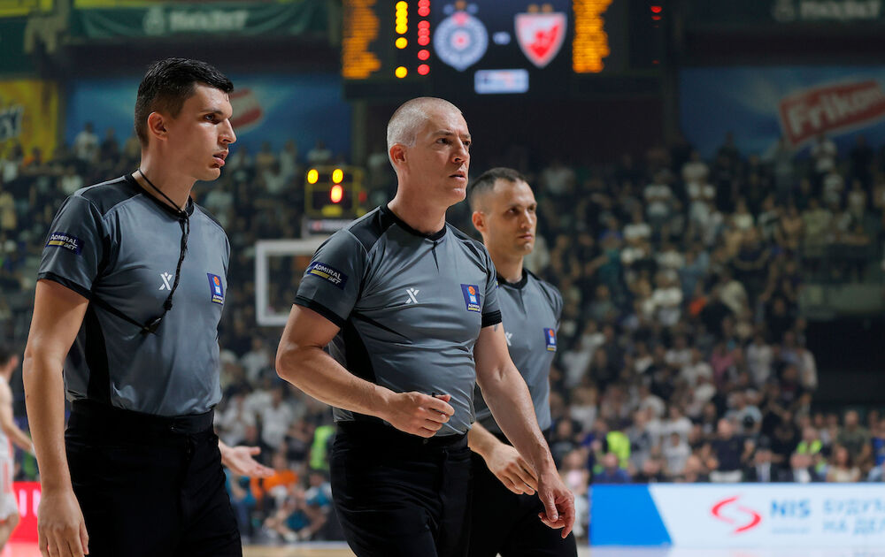 Matej Boltauzer (u sredini)