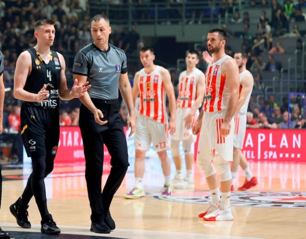 Uroš Nikolić (desno)