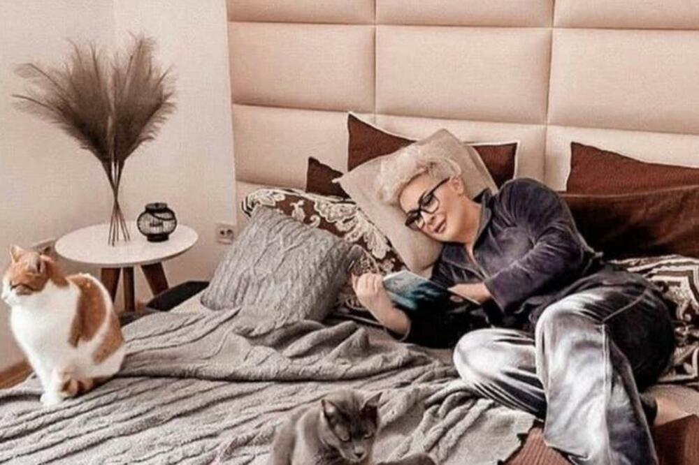 KAO IZ KATALOGA, BIĆETE LJUBOMORNI! Pevačica živi u pravom RAJU, a njena KUHINJA je san svake DOMAĆICE U ZEMLJI