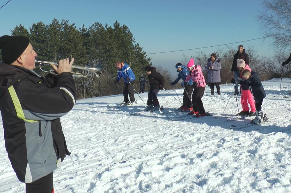 BRAĆA TEOFILOVIĆ SAMI NAPRAVILI SKIJALIŠTE: Montirali MOBILNU ŽIČARU na prelepoj planini, skijaši ODUŠEVLJENI! FOTO