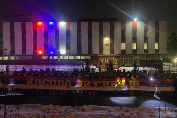 RUSI SE OKUPILI ISPRED SRPSKE AMABASADE U MOSKVI: Organizovan skup PODRŠKE