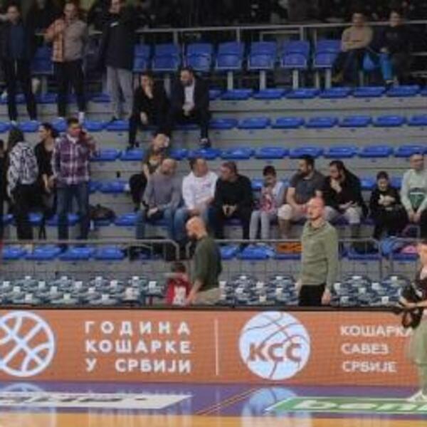 ČOVIĆEV UNUK SE RASPLAKAO U ČAIRU: Dete nije moglo da suzdrži suze zbog navijača! (FOTO)